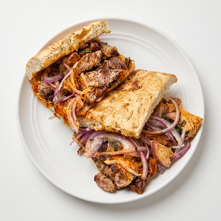 Pan Con Chicharron